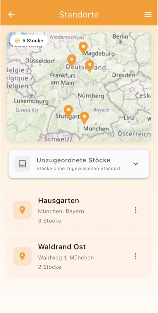 BeeButler-Standorte: Karte mit fünf Stöcken und Liste der Standorte Hausgarten und Waldrand Ost